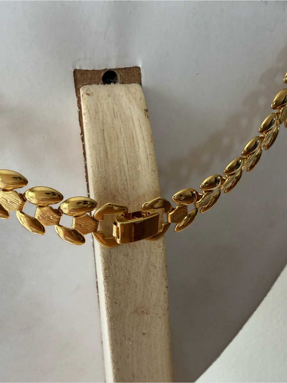 Vintage Gold Chain Necklace with Royal Blue Crystal Center - Picture 3 of 3